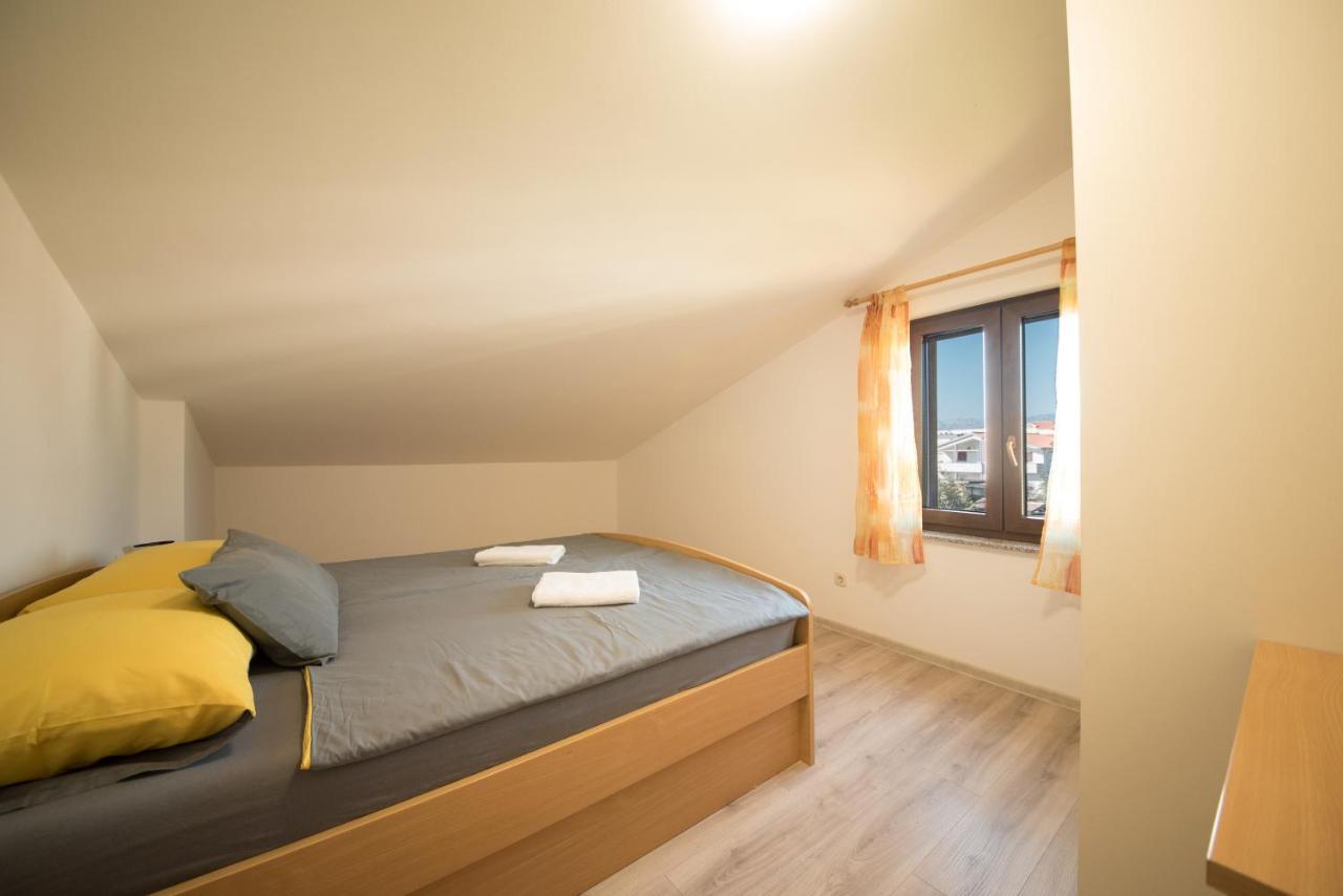 Apartments And Rooms By The Sea Vrsi - Mulo, Zadar - 5848 Exterior photo