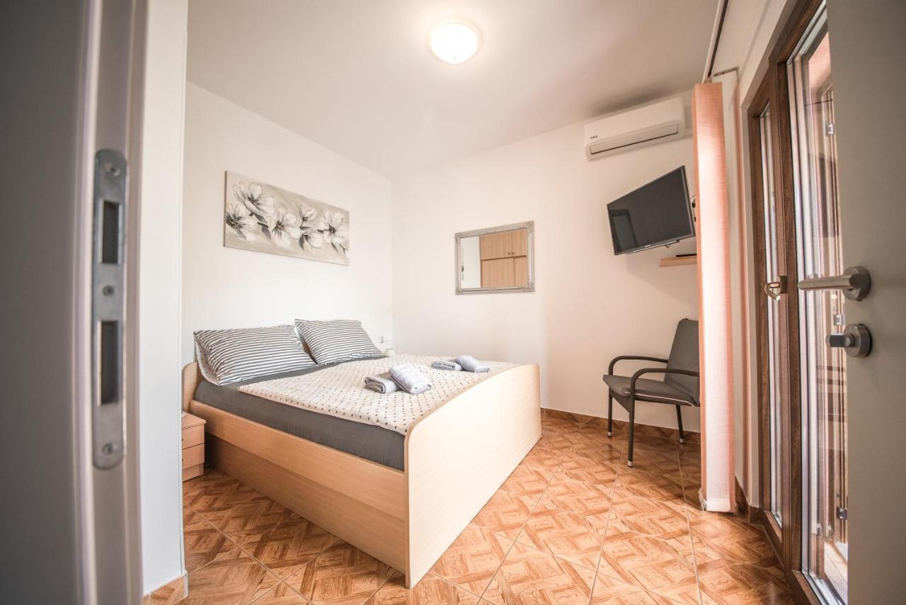 Apartments And Rooms By The Sea Vrsi - Mulo, Zadar - 5848 Exterior photo