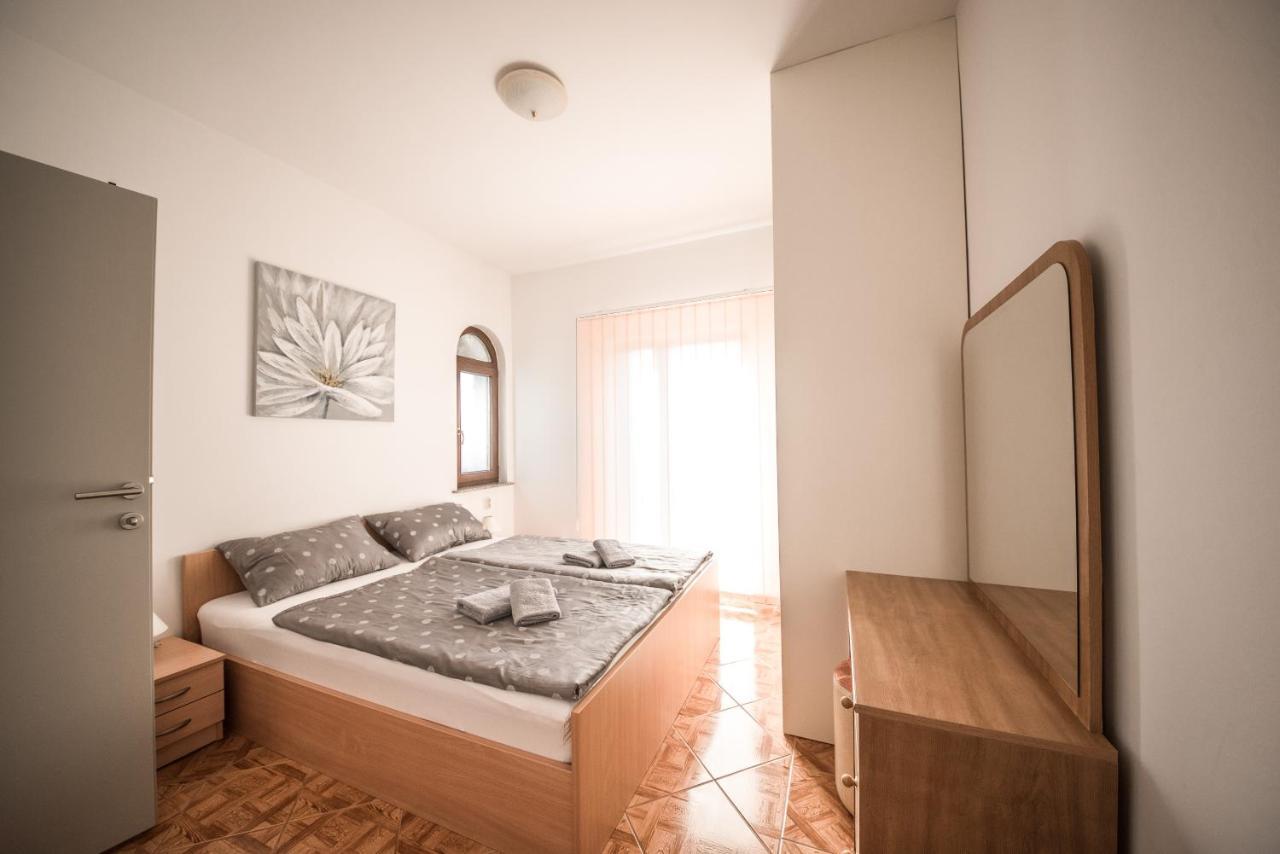 Apartments And Rooms By The Sea Vrsi - Mulo, Zadar - 5848 Exterior photo