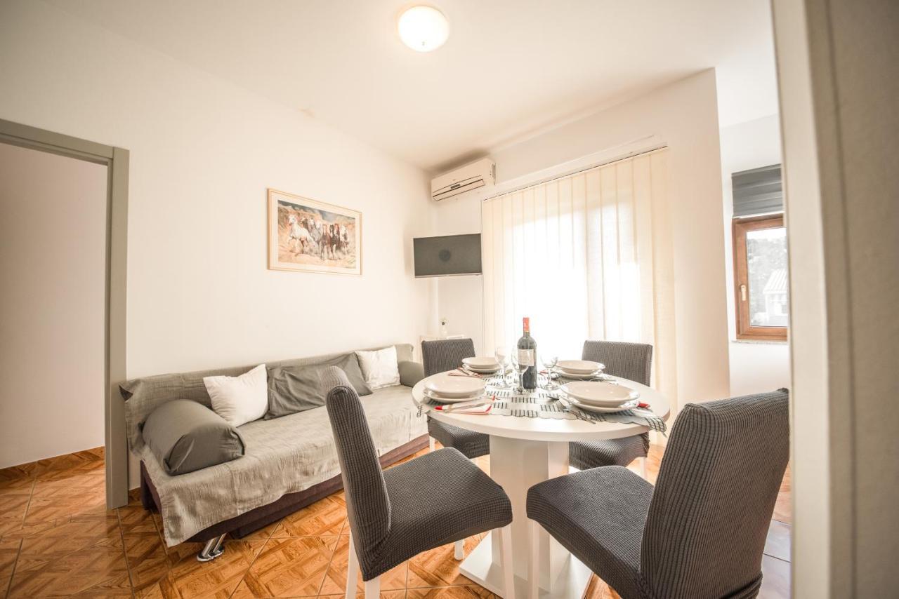 Apartments And Rooms By The Sea Vrsi - Mulo, Zadar - 5848 Exterior photo