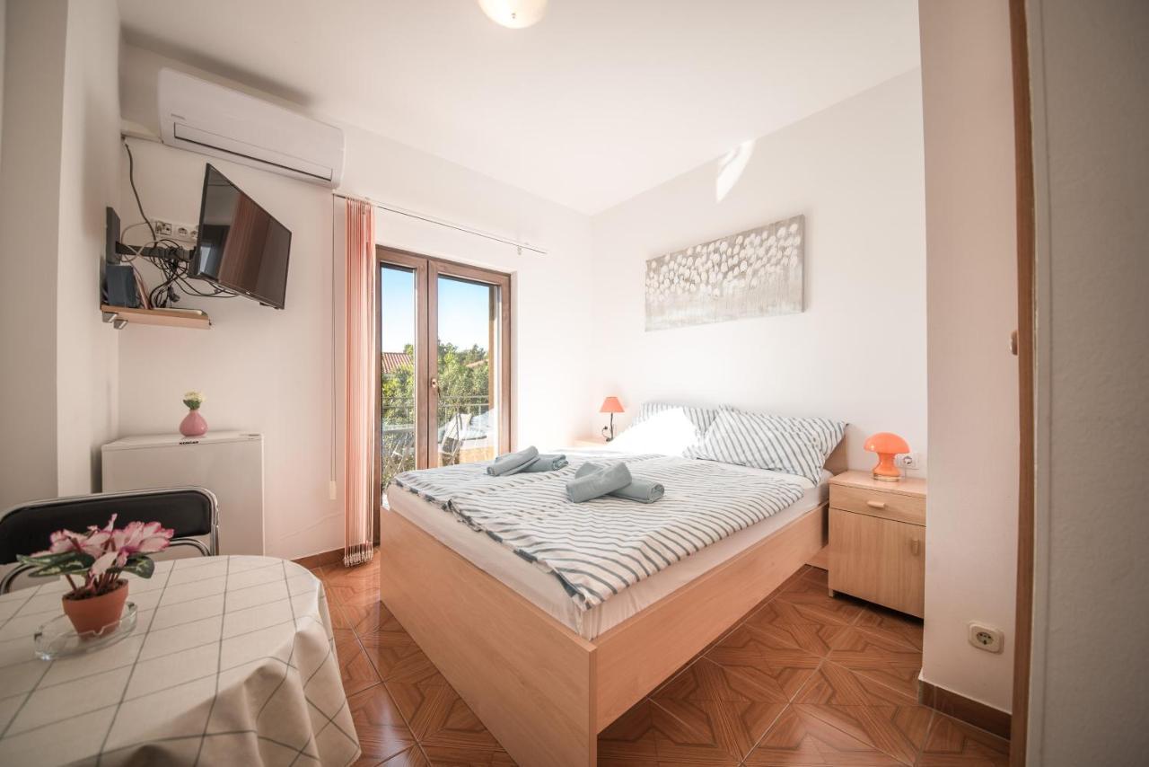 Apartments And Rooms By The Sea Vrsi - Mulo, Zadar - 5848 Exterior photo