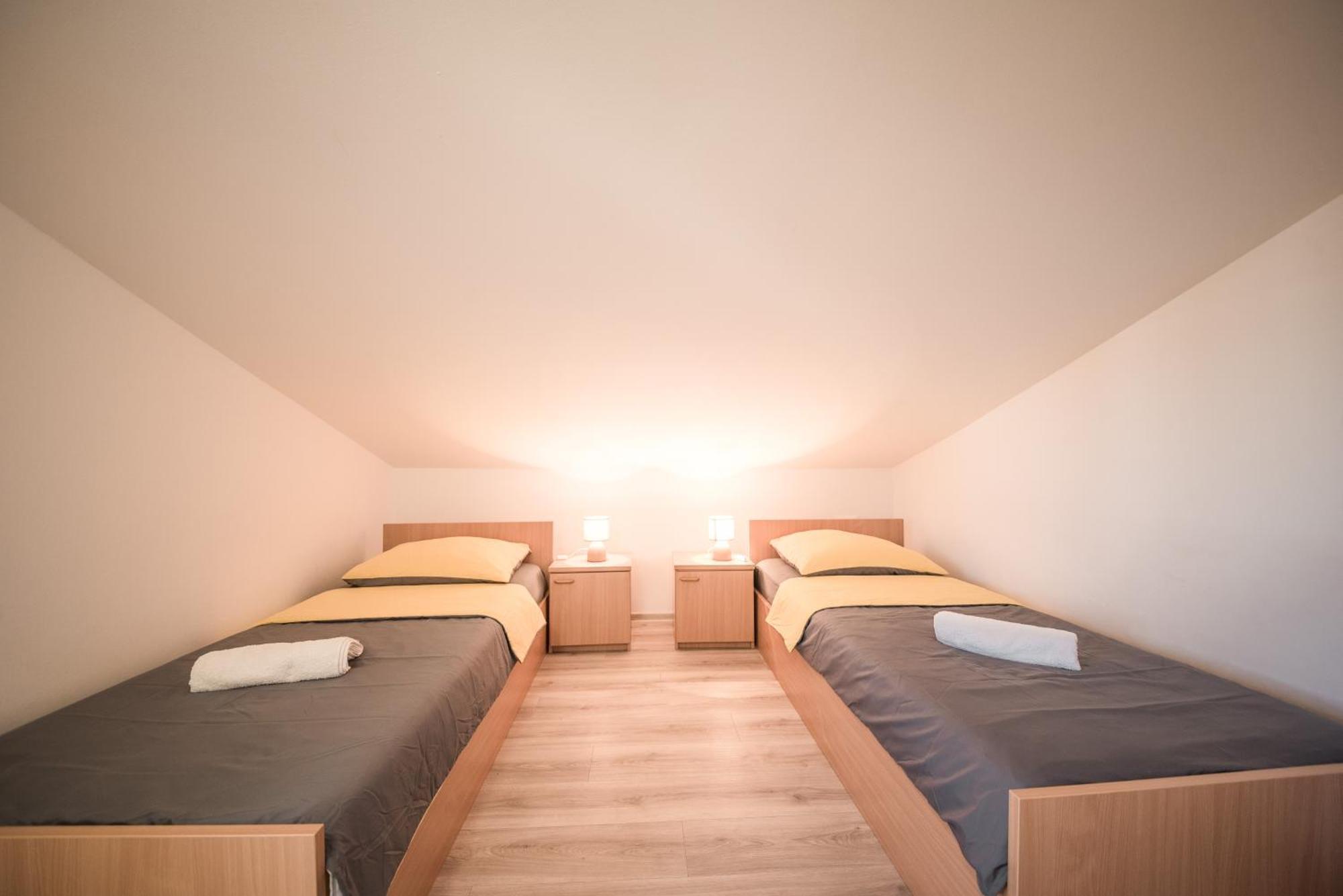 Apartments And Rooms By The Sea Vrsi - Mulo, Zadar - 5848 Room photo