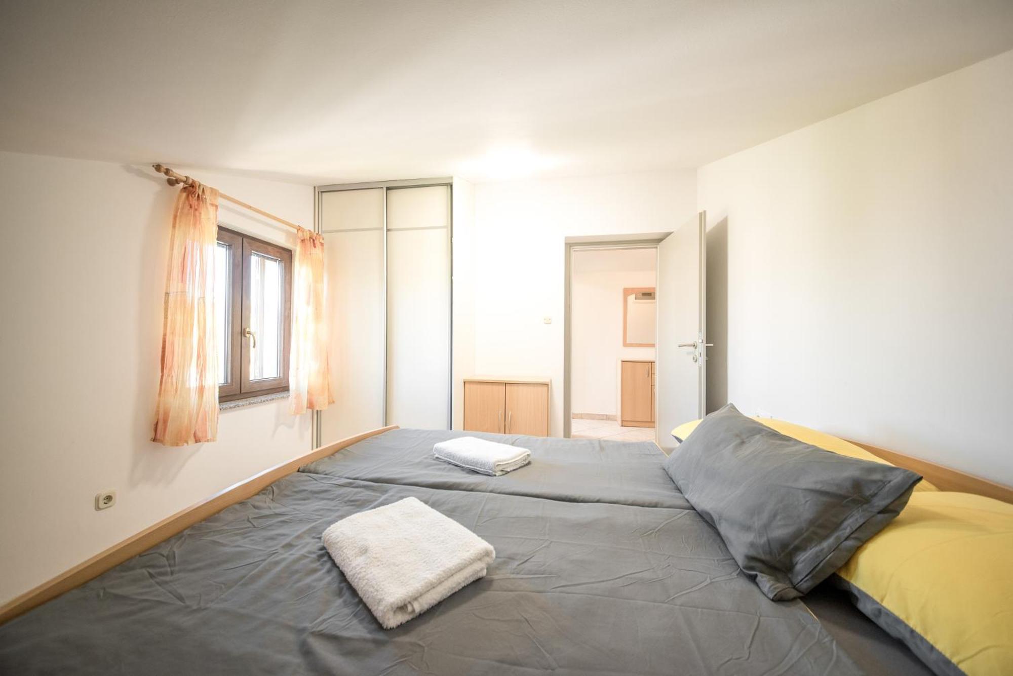 Apartments And Rooms By The Sea Vrsi - Mulo, Zadar - 5848 Room photo