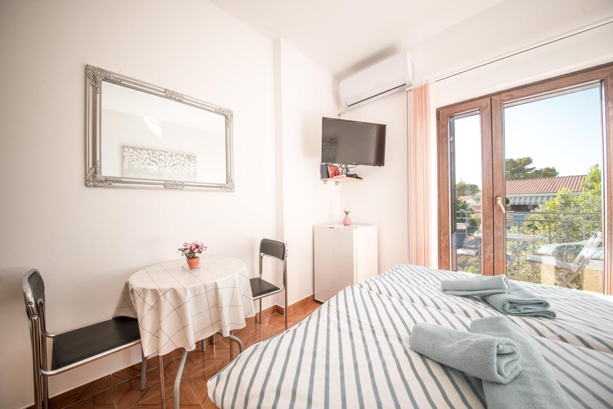 Apartments And Rooms By The Sea Vrsi - Mulo, Zadar - 5848 Room photo